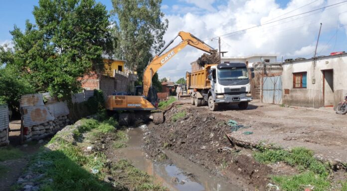 Acondicionan el canal Tinkunaku en barrio Cerámica
