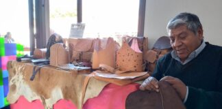 Artesanos de El Carril exponen y venden en el Mercado Artesanal de Salta