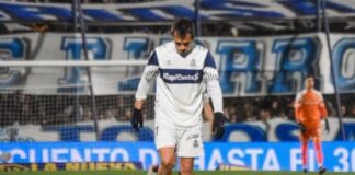 Un futbolista de Gimnasia chocó en la autopista y quedó internado