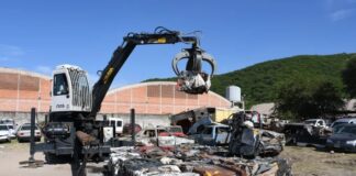 Se compactaron alrededor de 50 vehículos abandonados