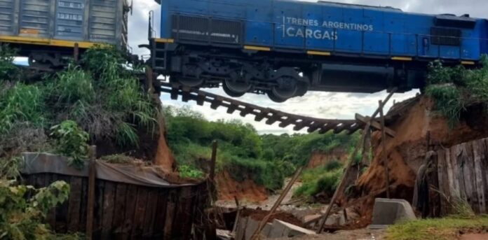 tren colgado rosario de la frontera