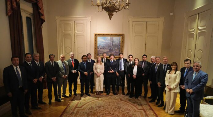 Como fue y que temas trataron en la reunión del presidente Milei con gobernadores