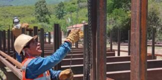 Se construye un tercer tramo del puente Bailey que conecta Los Toldos con Bolivia