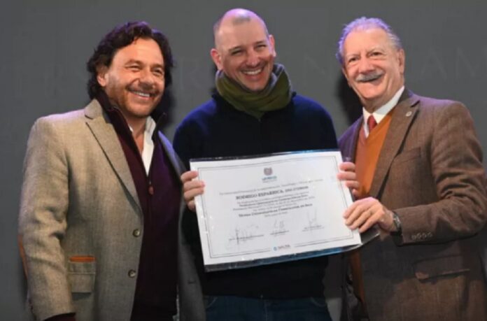 PoliticaSaenzupatecodiploma