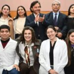 Sáenz anunció becas para estudiantes de Medicina y una inversión de $2 mil millones