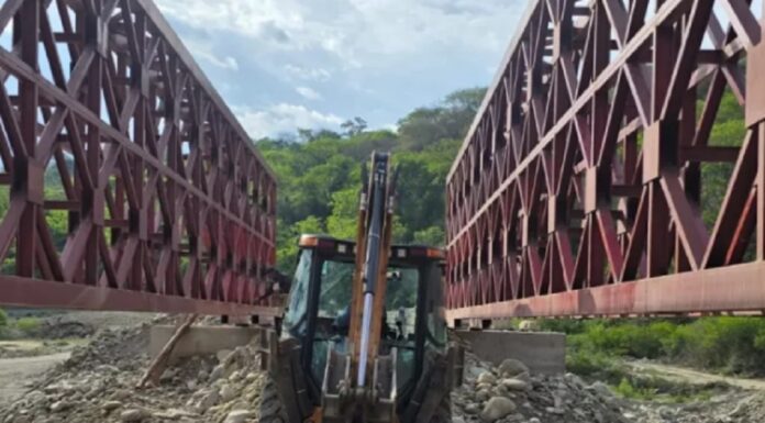 Continúa el montaje del puente Bailey de Los Toldos